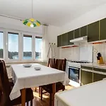 Apartmán Geraeumige Lory Mit Meerblick By Interhome