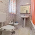 Geraeumige Lory Mit Meerblick By Interhome Apartmán *