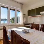 Geraeumige Lory Mit Meerblick By Interhome Apartmán *
