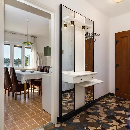 Geraeumige Lory Mit Meerblick By Interhome *