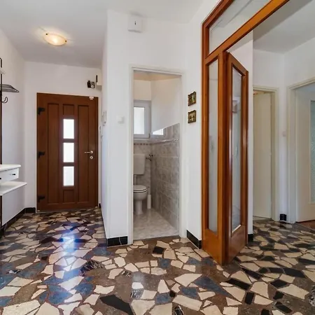 Geraeumige Lory Mit Meerblick By Interhome شقة *