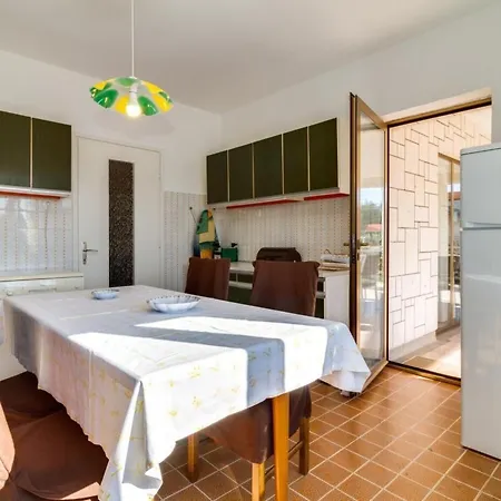 Apartamento Geraeumige Lory Mit Meerblick By Interhome