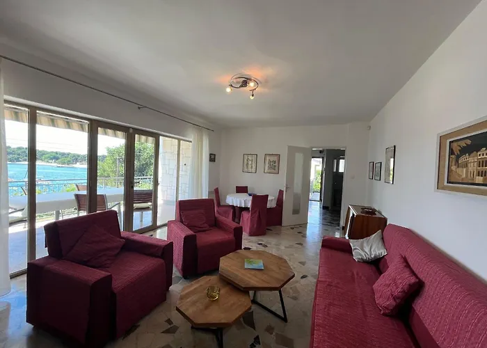 Geraeumige Lory Mit Meerblick By Interhome *