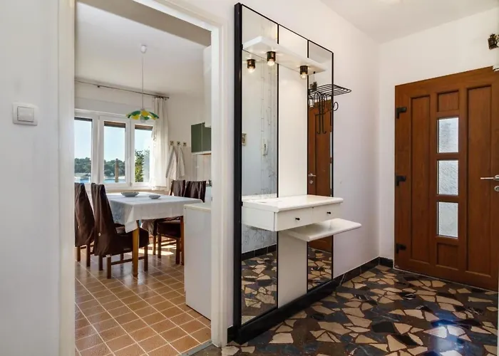 Geraeumige Lory Mit Meerblick By Interhome *