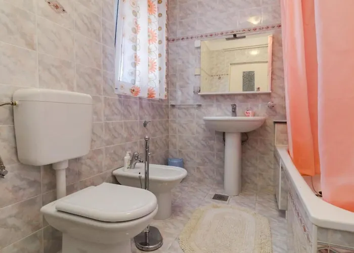 Geraeumige Lory Mit Meerblick By Interhome شقة *