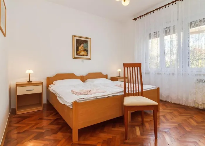 Geraeumige Lory Mit Meerblick By Interhome بولا