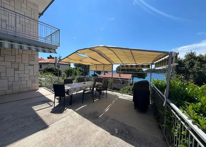 Geraeumige Lory Mit Meerblick By Interhome