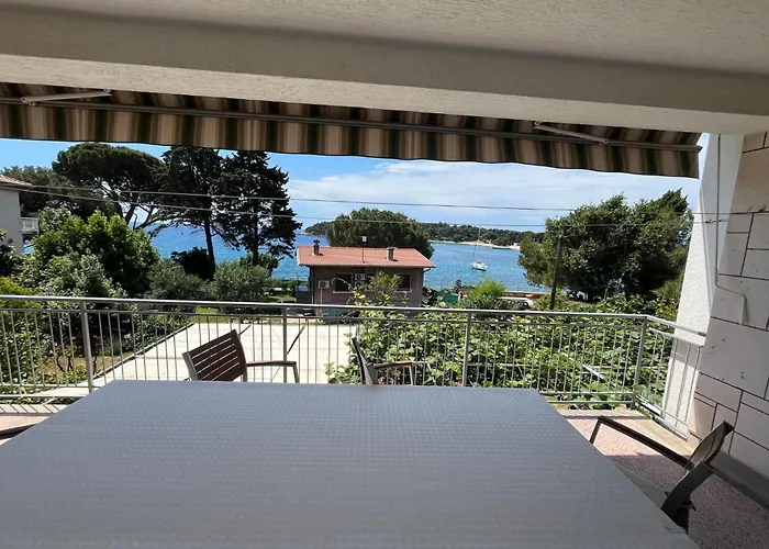 Geraeumige Lory Mit Meerblick By Interhome Apartamento *