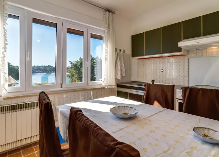 Geraeumige Lory Mit Meerblick By Interhome Apartamento *