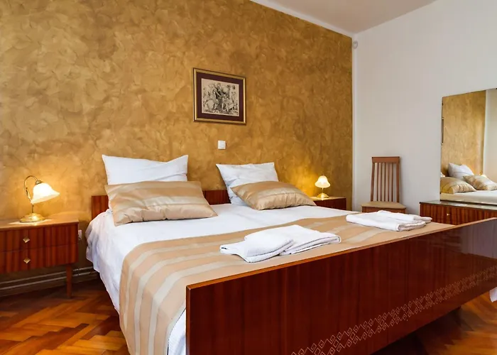 Geraeumige Lory Mit Meerblick By Interhome Pula