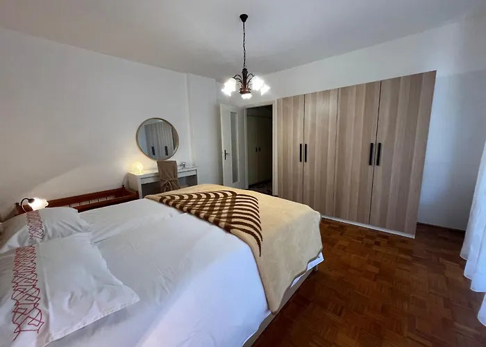 Geraeumige Lory Mit Meerblick By Interhome Pula